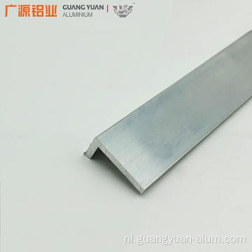 Poedercoating aluminium L extrusieconstructie